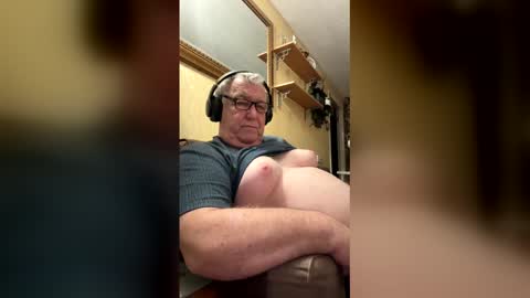 Snapshot of oldcock65uk chatting on 12.17.25 Fergus online show from 12.17.25