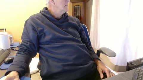 Snapshot of olderandwiser chatting on 12.25.24 Older and Wiser online show from 12.25.24
