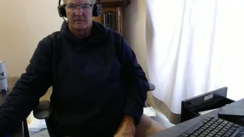 Snapshot of olderandwiser chatting on 01.08.25 Older and Wiser online show from 01.08.25