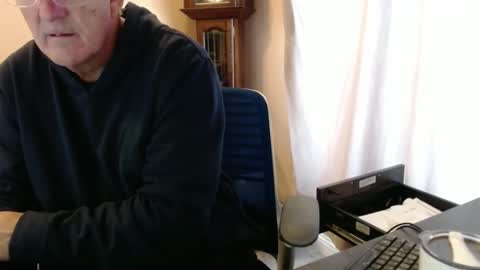 Snapshot of olderandwiser chatting on 01.09.25 Older and Wiser online show from 01.09.25