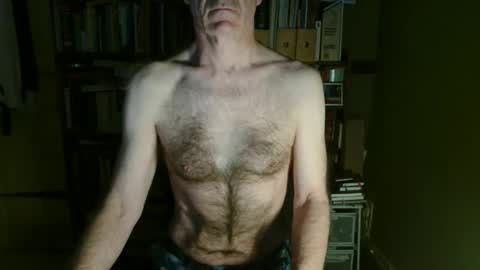 Snapshot of oldhairybastard chatting on 05.07.26 oldhairybastard online show from 05.07.26