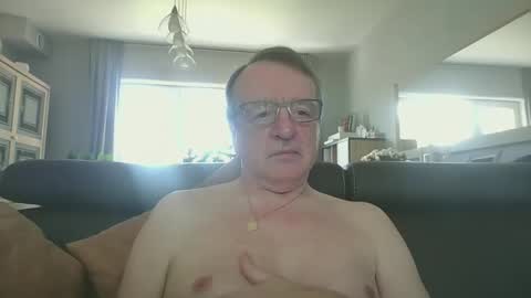 Snapshot of oldtimer160162493 chatting on 05.01.26 oldtimer160162493 online show from 05.01.26