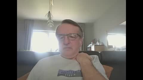 Snapshot of oldtimer160162493 chatting on 05.02.26 oldtimer160162493 online show from 05.02.26