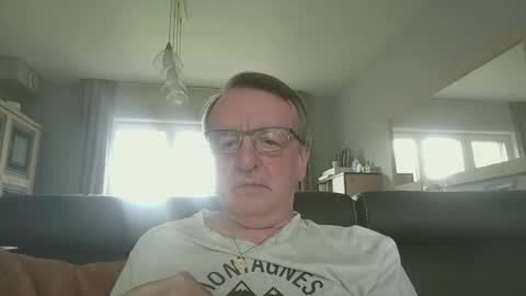 Snapshot of oldtimer160162493 chatting on 05.03.26 oldtimer160162493 online show from 05.03.26