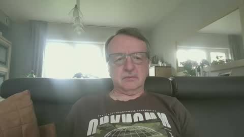 Snapshot of oldtimer160162493 chatting on 05.11.26 oldtimer160162493 online show from 05.11.26