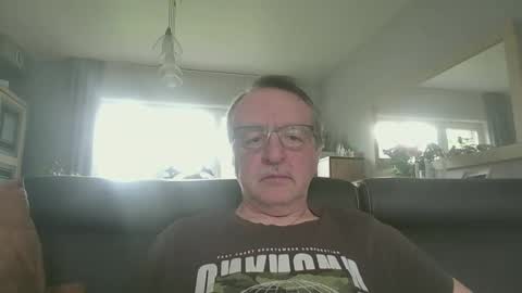 Snapshot of oldtimer160162493 chatting on 05.15.26 oldtimer160162493 online show from 05.15.26