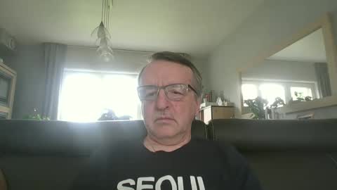 Snapshot of oldtimer160162493 chatting on 05.19.26 oldtimer160162493 online show from 05.19.26