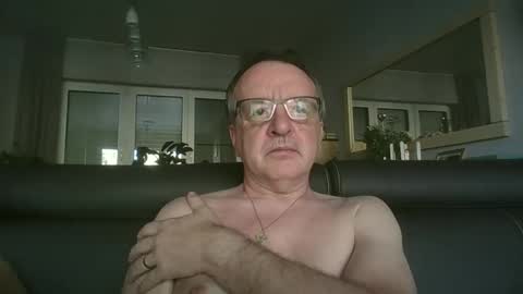 Snapshot of oldtimer160162493 chatting on 05.22.26 oldtimer160162493 online show from 05.22.26