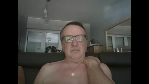Snapshot of oldtimer160162493 chatting on 05.27.26 oldtimer160162493 online show from 05.27.26