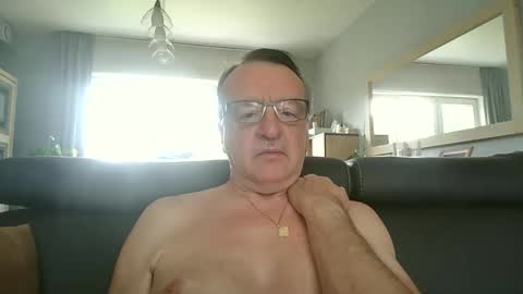 Snapshot of oldtimer160162493 chatting on 05.31.26 oldtimer160162493 online show from 05.31.26