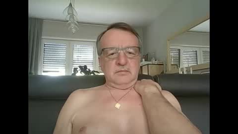 Snapshot of oldtimer160162493 chatting on 06.01.26 oldtimer160162493 online show from 06.01.26