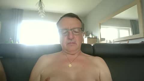 Snapshot of oldtimer160162493 chatting on 06.02.26 oldtimer160162493 online show from 06.02.26