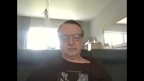 Snapshot of oldtimer160162493 chatting on 06.04.26 oldtimer160162493 online show from 06.04.26