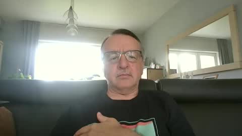 Snapshot of oldtimer160162493 chatting on 06.08.26 oldtimer160162493 online show from 06.08.26