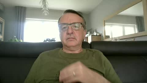 Snapshot of oldtimer160162493 chatting on 06.12.26 oldtimer160162493 online show from 06.12.26