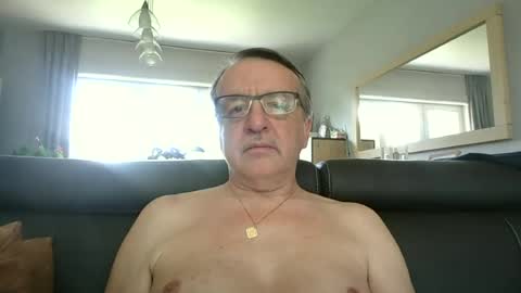 Snapshot of oldtimer160162493 chatting on 06.16.26 oldtimer160162493 online show from 06.16.26