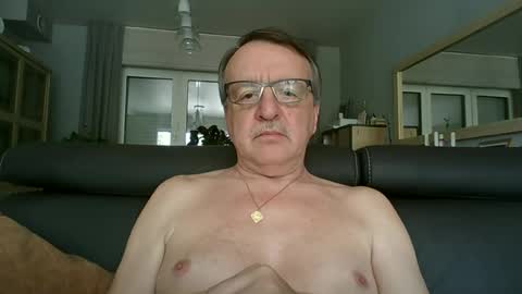 Snapshot of oldtimer160162493 chatting on 06.17.26 oldtimer160162493 online show from 06.17.26