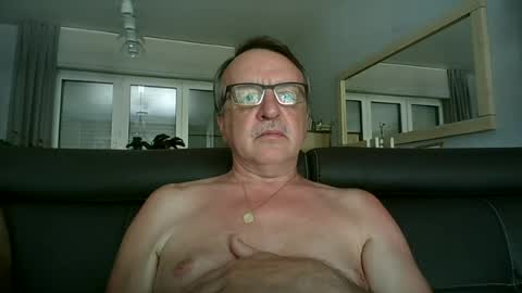 Snapshot of oldtimer160162493 chatting on 06.22.26 oldtimer160162493 online show from 06.22.26