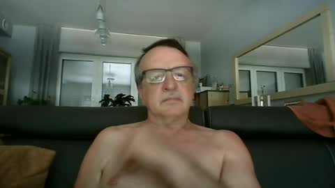 Snapshot of oldtimer160162493 chatting on 06.23.26 oldtimer160162493 online show from 06.23.26