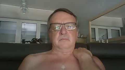 Snapshot of oldtimer160162493 chatting on 06.25.26 oldtimer160162493 online show from 06.25.26