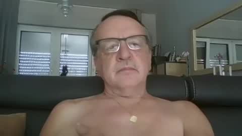 Snapshot of oldtimer160162493 chatting on 08.09.26 oldtimer160162493 online show from 08.09.26