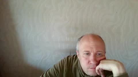 Snapshot of oleg365 chatting on 05.04.26 figaro online show from 05.04.26