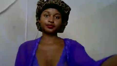 Snapshot of olinah610 chatting on 06.19.26 olinah610 online show from 06.19.26
