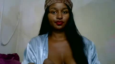 Snapshot of olinah610 chatting on 06.21.26 olinah610 online show from 06.21.26