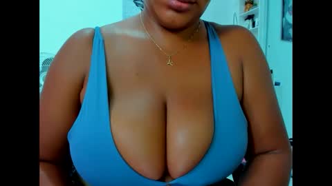 Snapshot of olivahot30 chatting on 02.10.25 olivahot30 online show from 02.10.25