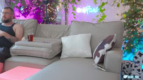 Snapshot of olive_you_ chatting on 12.07.24 Olive online show from 12.07.24