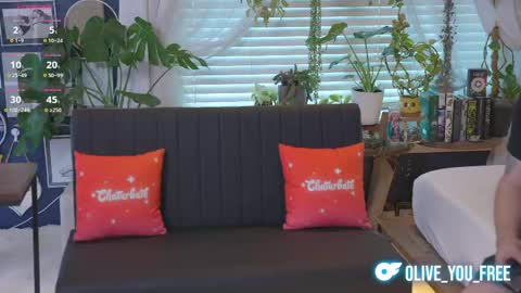 Snapshot of olive_you_ chatting on 05.12.26 Olive online show from 05.12.26