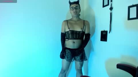 Snapshot of oliver_fuck chatting on 02.12.26 HansOliver online show from 02.12.26