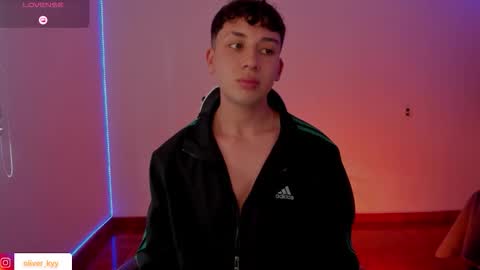 oliveeer online show from 11.19.25