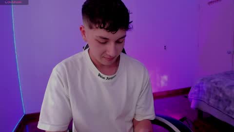 Snapshot of oliver_kyy chatting on 05.22.26 oliveeer online show from 05.22.26