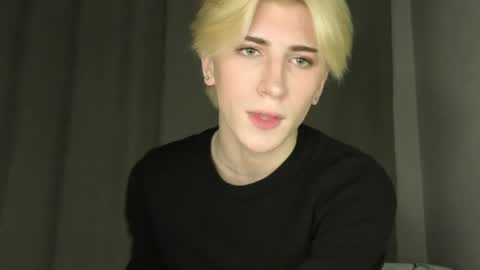 Snapshot of oliver_star_boy chatting on 05.11.26 oliver online show from 05.11.26