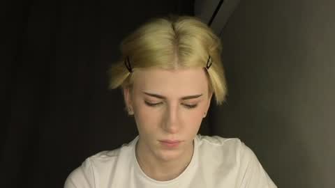 Snapshot of oliver_star_boy chatting on 05.12.26 oliver online show from 05.12.26