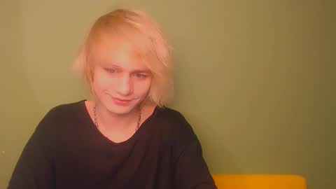Snapshot of oliver_sweet_ chatting on 01.05.25 Oliver online show from 01.05.25