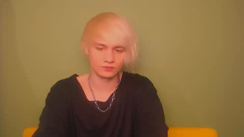 Snapshot of oliver_sweet_ chatting on 02.18.25 Oliver online show from 02.18.25