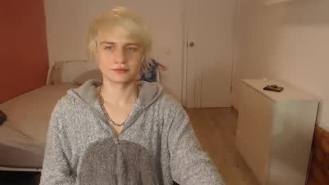 Snapshot of oliver_sweet_ chatting on 01.19.26 Oliver online show from 01.19.26