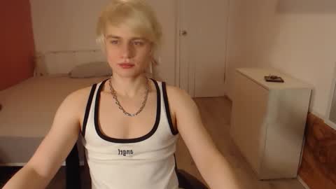 Snapshot of oliver_sweet_ chatting on 02.05.26 Oliver online show from 02.05.26