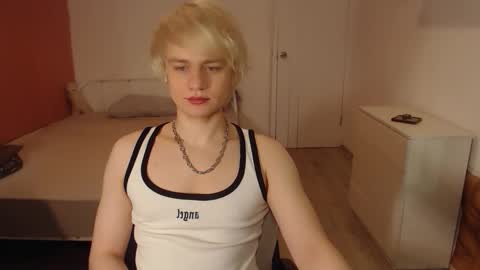 Snapshot of oliver_sweet_ chatting on 02.08.26 Oliver online show from 02.08.26