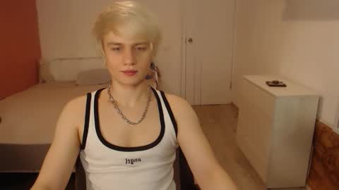 Snapshot of oliver_sweet_ chatting on 02.14.26 Oliver online show from 02.14.26