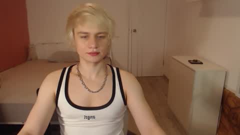 Snapshot of oliver_sweet_ chatting on 02.18.26 Oliver online show from 02.18.26