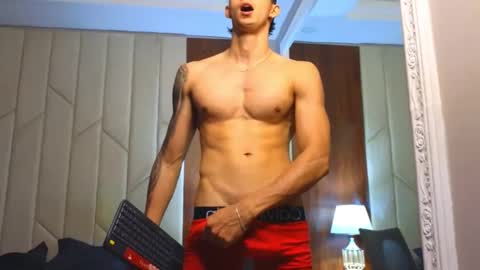 Snapshot of oliverbennet chatting on 03.10.25 Oliver bennet online show from 03.10.25