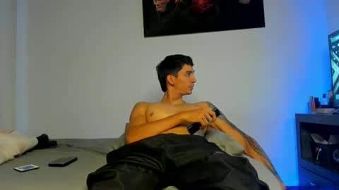 Snapshot of oliverbennet chatting on 10.19.25 Oliver bennet online show from 10.19.25