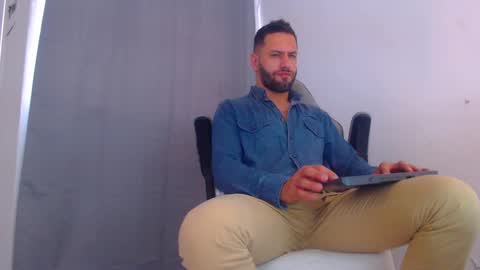 Snapshot of oliverdrew1 chatting on 01.05.25 oliver online show from 01.05.25