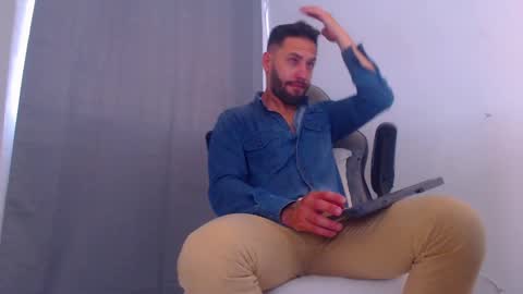 Snapshot of oliverdrew1 chatting on 01.06.25 oliver online show from 01.06.25