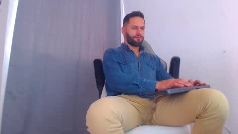 Snapshot of oliverdrew1 chatting on 01.07.25 oliver online show from 01.07.25