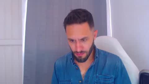 Snapshot of oliverdrew1 chatting on 01.14.25 oliver online show from 01.14.25
