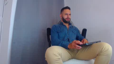 Snapshot of oliverdrew1 chatting on 01.30.25 oliver online show from 01.30.25